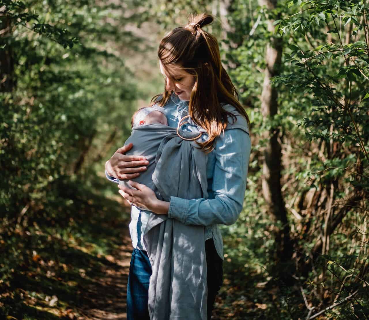 De la cate luni se pune bebe in marsupiu Pozitia corecta in marsupiu greseli frecvente 2 - krbaby.ro